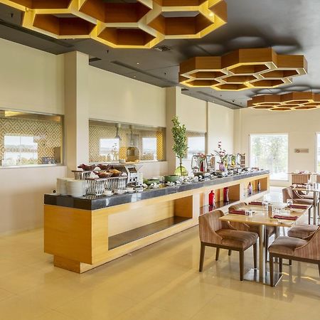 Hotel Naveen Lakeside Hubli Exterior foto