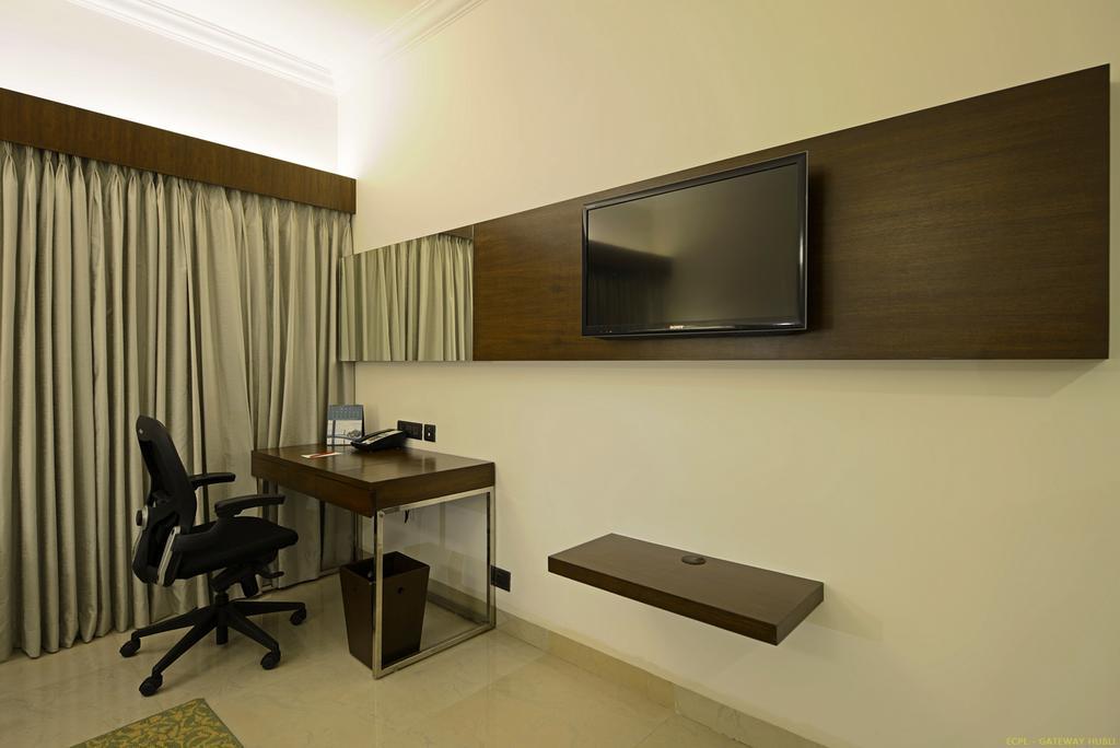 Hotel Naveen Lakeside Hubli Exterior foto
