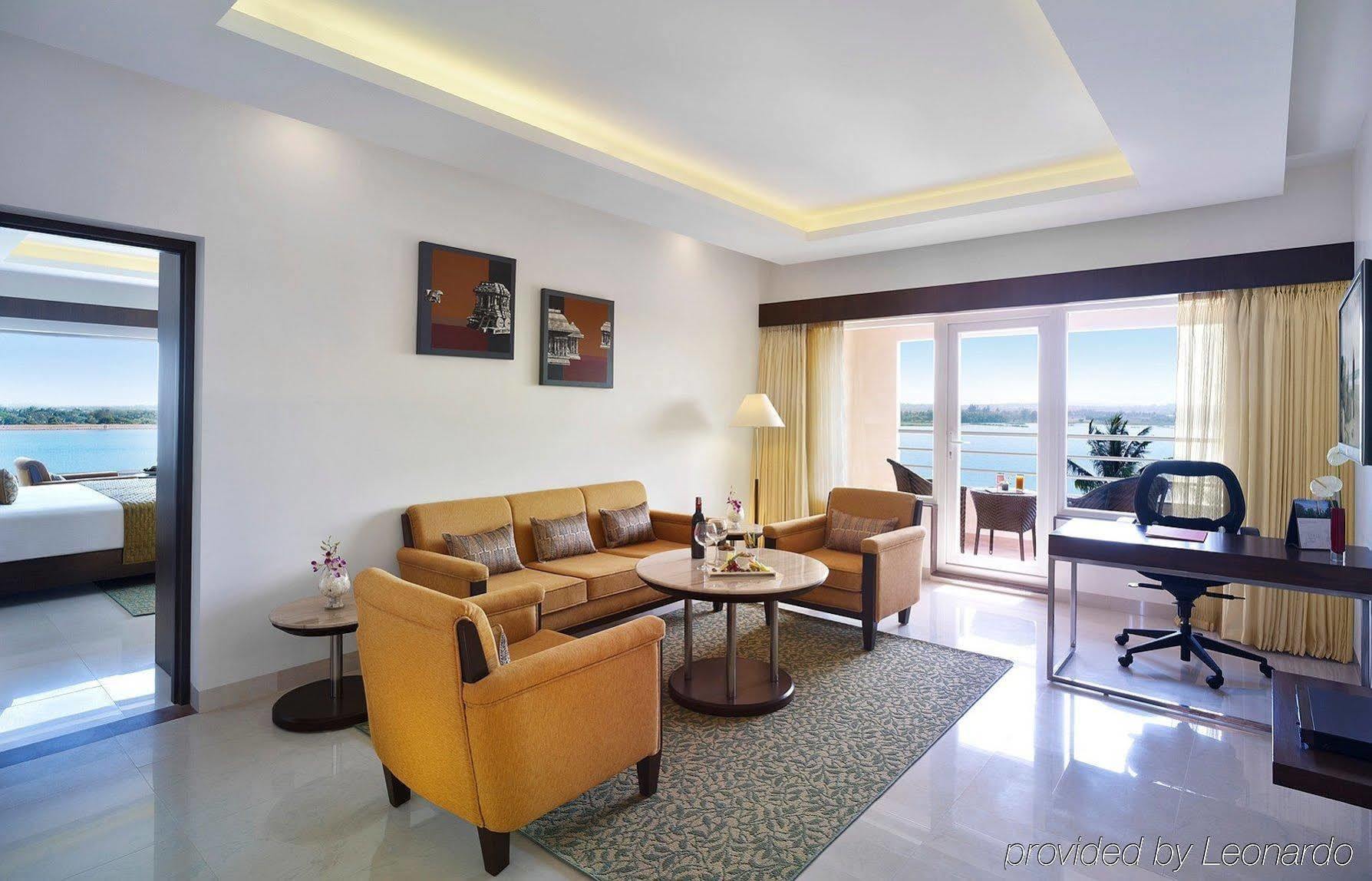 Hotel Naveen Lakeside Hubli Exterior foto
