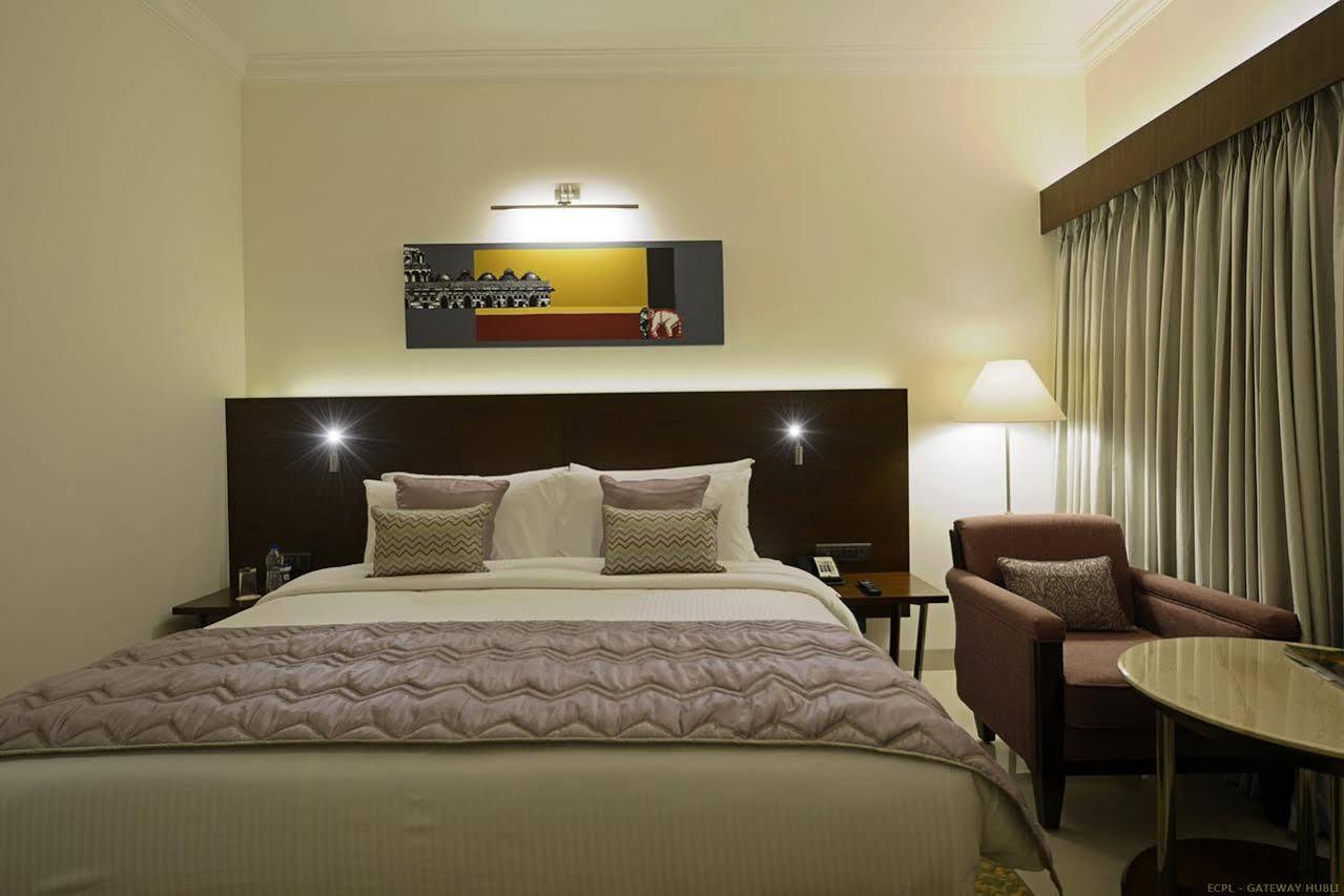 Hotel Naveen Lakeside Hubli Exterior foto