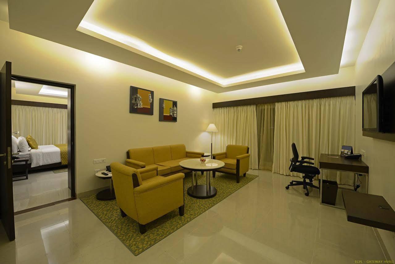 Hotel Naveen Lakeside Hubli Exterior foto