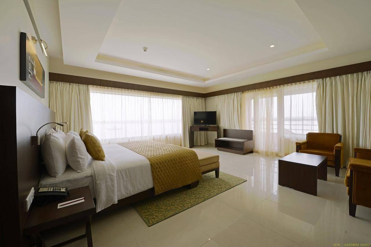Hotel Naveen Lakeside Hubli Exterior foto
